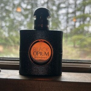 BLACK OPIUM EAU DEPARFUM YSL Saint Laurent